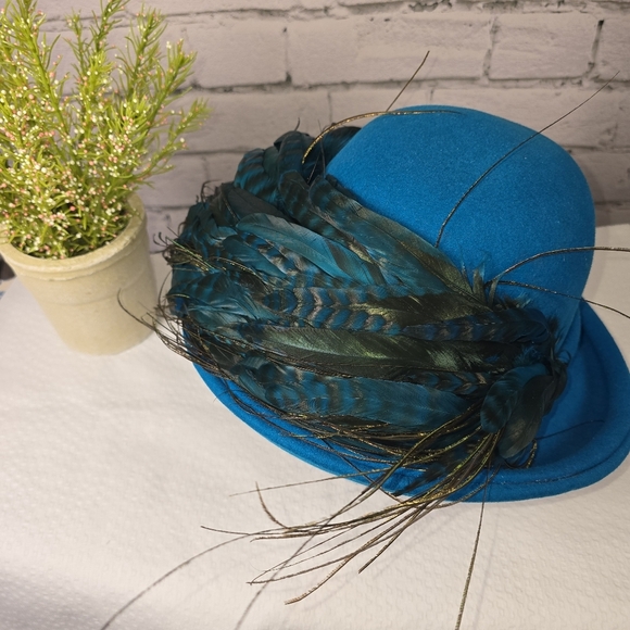 Blue Feathered Vintage Hat, 100% Wool Electric Blue With Esqusite Feather Detail - Picture 5 of 7